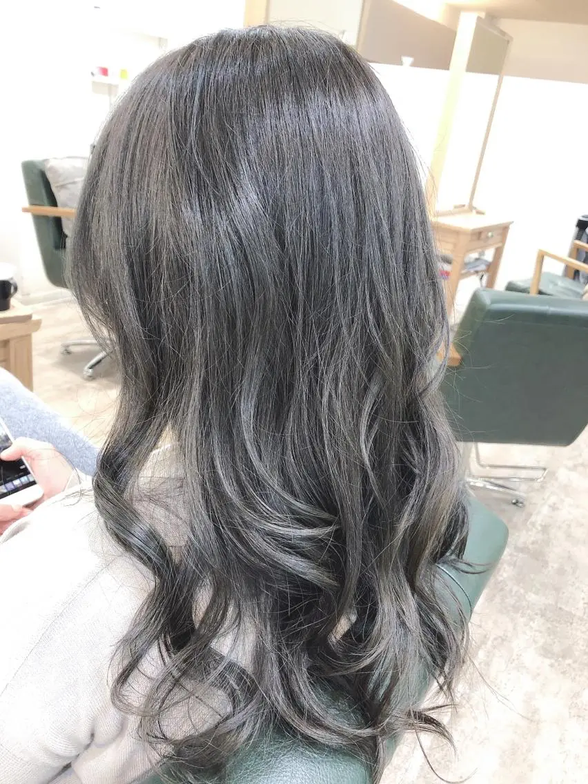 ロング カラー アディクシーカラー ケアカラー デザインカラー グレージュ ハイライトカラー カット ヘアカラー トリートメント 菊池 貢平のヘアスタイル