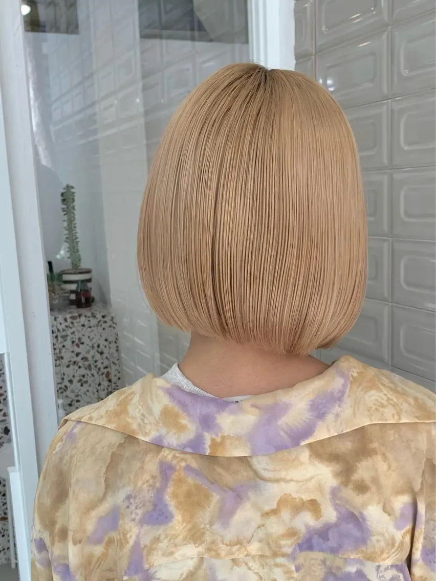 ショート カラー wakana/ 柔らかベージュカラーのヘアスタイル