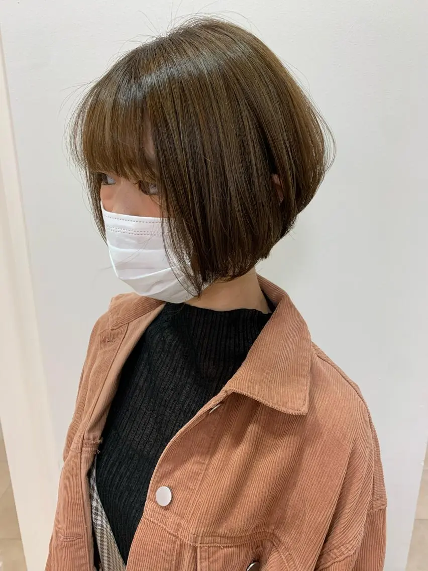 ショート カラー ヘアカラー トリートメント 顔まわりカット✄ ベージュカラー🧸のヘアスタイル
