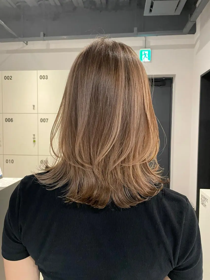 ミディアム カラー ハイライトカラー ハイライト ブリーチ👩🦳/ ✂︎MANAMIのヘアスタイル