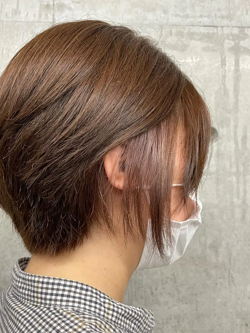 ショート カラー ベージュカラー イヤリングカラー ピンクカラー ピンクベージュ レイヤー/透明感 カラー ☽EMIRIのヘアスタイル