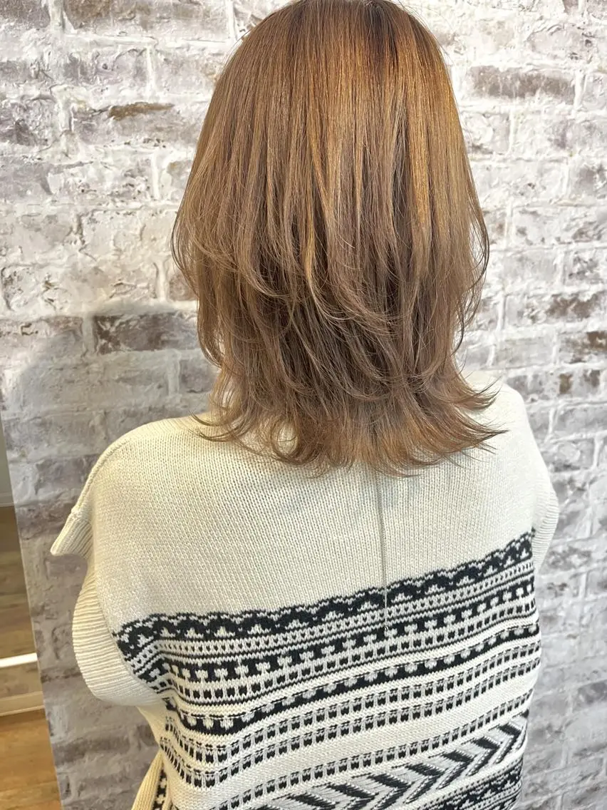 ミディアム レイヤーカット カット TELA HAIRのヘアスタイル