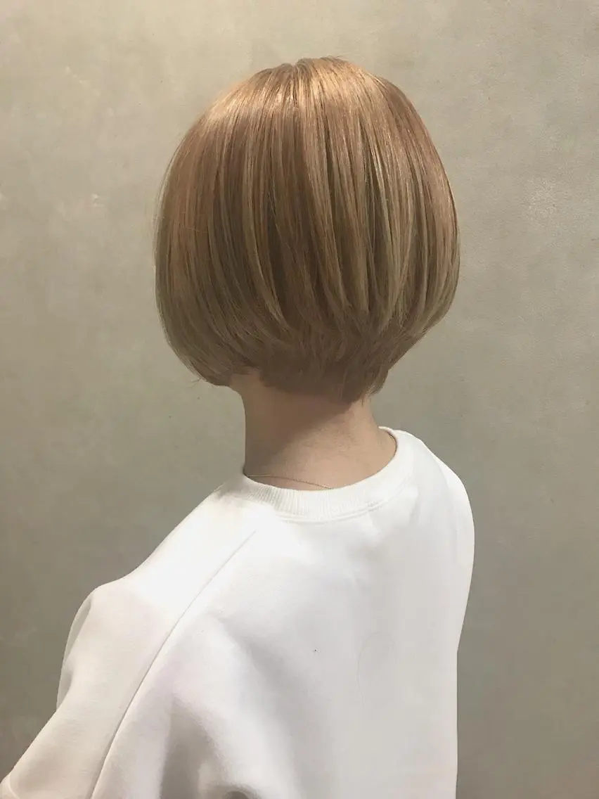 ショート カラー ベージュカラー グラデーションカラー ミルクティーベージュ ヘアカラー トリートメント lani ブリーチ /ダブルカラーのヘアスタイル