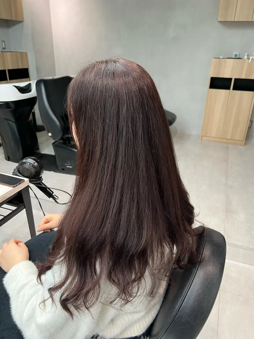 カラー レッドカラー 小森聖奈 韓国風レイヤーカットのヘアスタイル