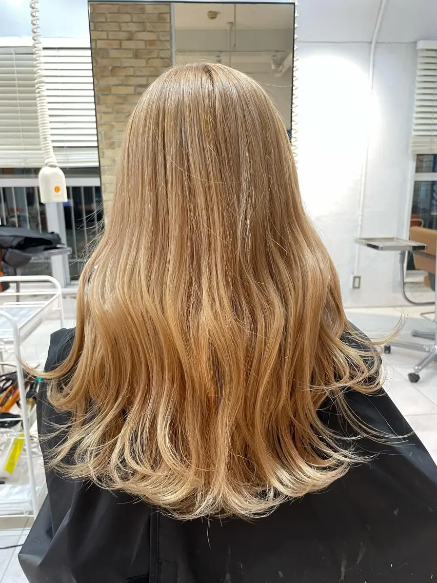 ロング カラー ブリーチ ブロンド ケアブリーチ イルミナカラー カット ブリーチ特化 ハイトーンRYOYAのヘアスタイル
