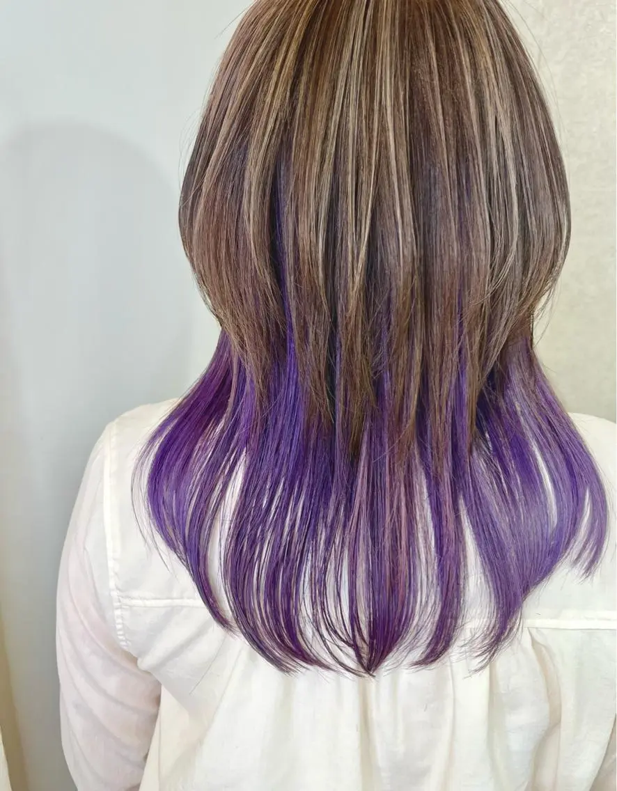 セミロング カラー インナーカラー ヘアカラー 派手髪デザインカラー ヒロカのヘアスタイル