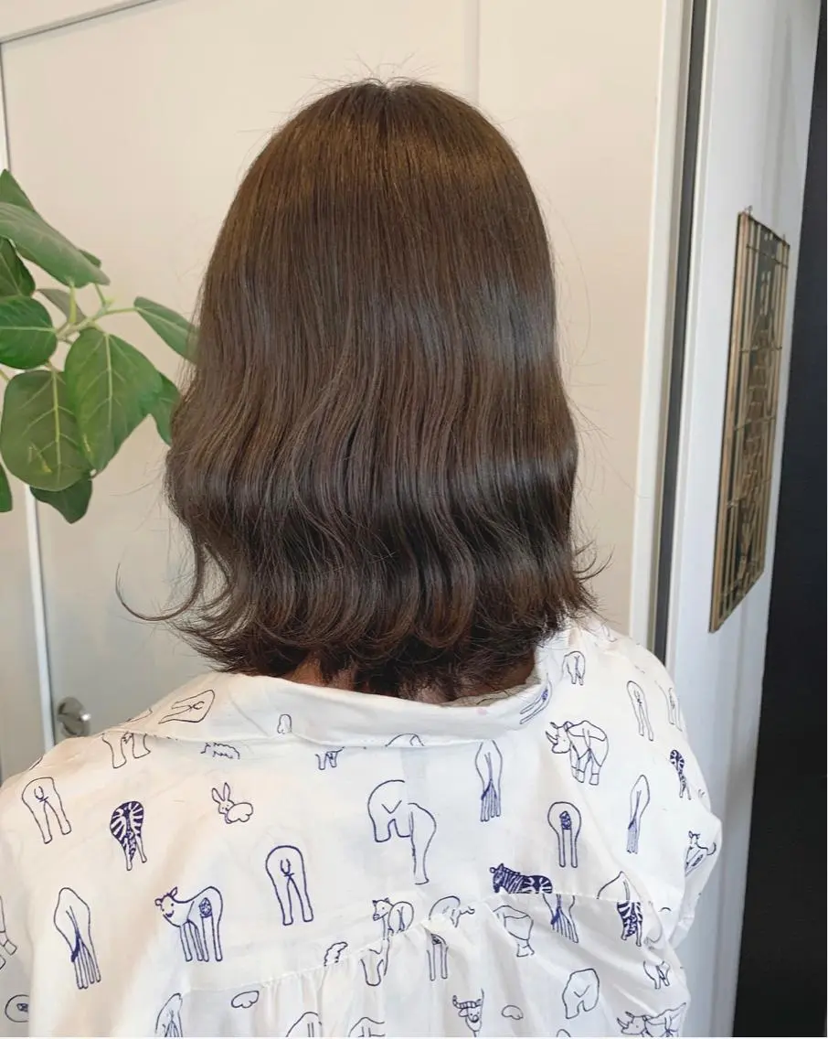 ミディアム カラー アッシュ ベージュカラー うえの ももねのヘアスタイル
