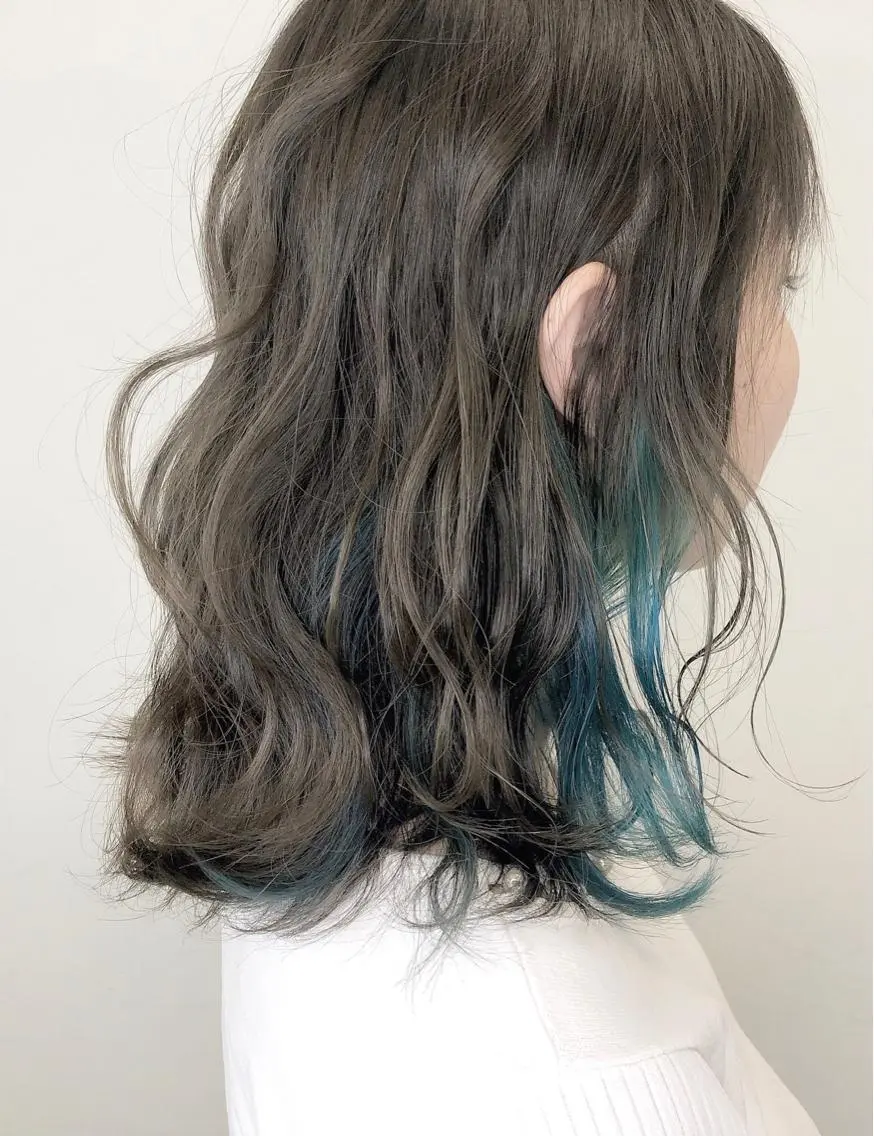 セミロング アッシュ アッシュグレー アッシュグレージュ メンズ レイヤー ウルフ 弓木啓輔のヘアスタイル