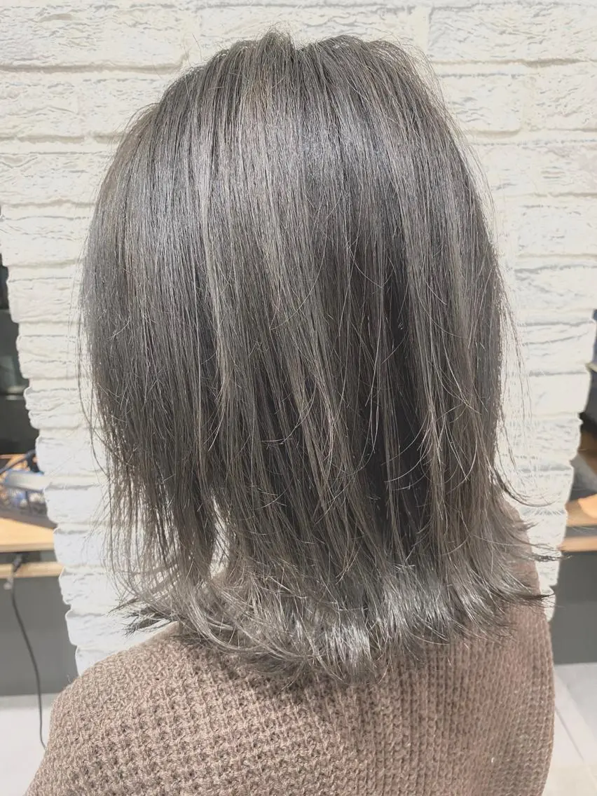 ミディアム カラー グレージュ THINK SHOP KANTAのヘアスタイル