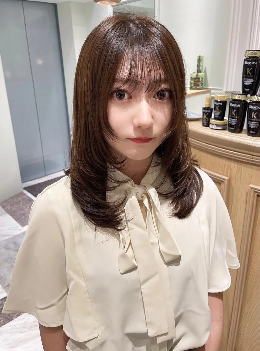 ミディアム カラー ベージュカラー 黒髪 ブリーチ ブルーカラー ブルーブラック カット ヘアカラー トリートメント 木屋元一/透明感 /前髪/レイヤーのヘアスタイル
