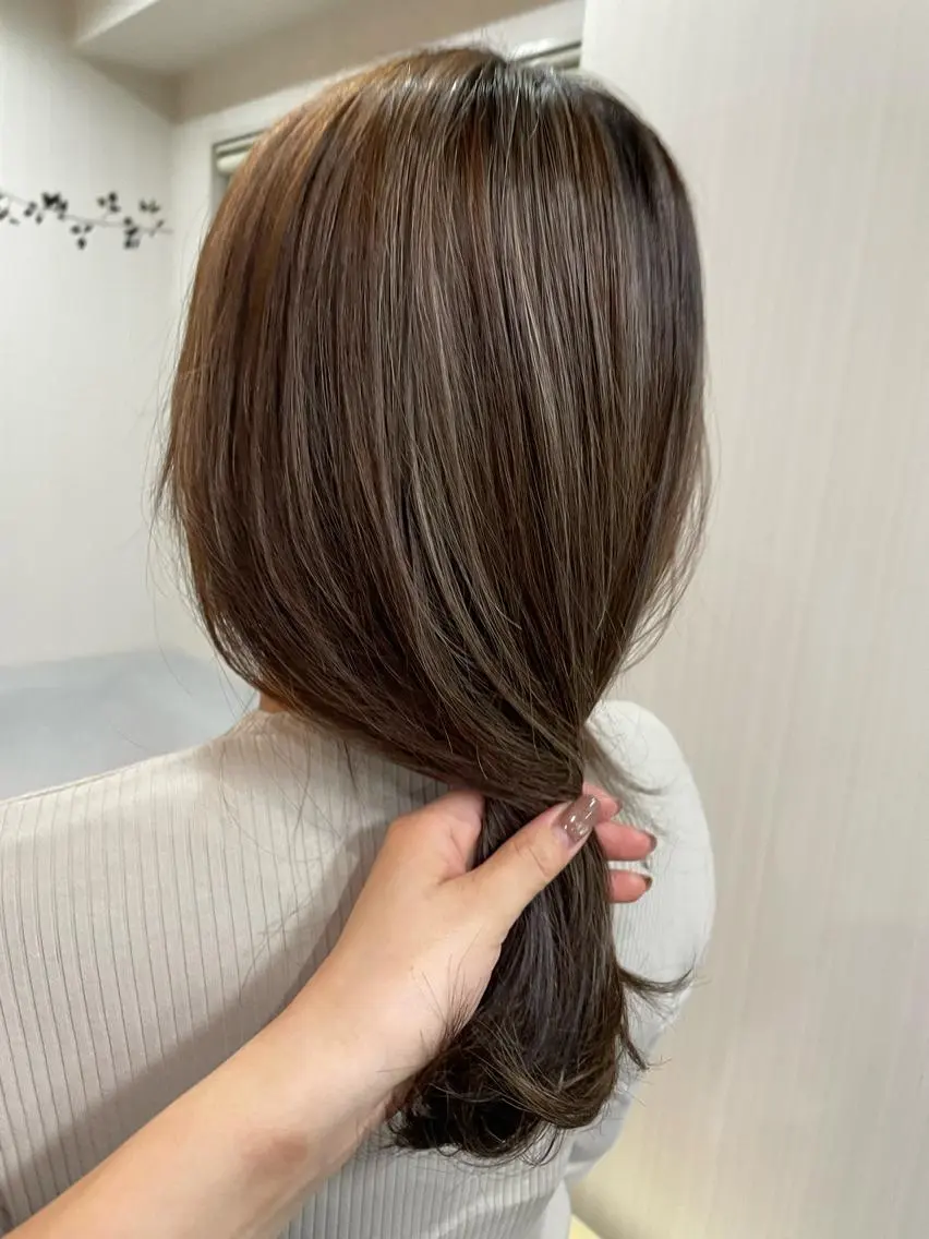 セミロング カラー ハイライトカラー ハイライト Merlyosaka 早川未来のヘアスタイル