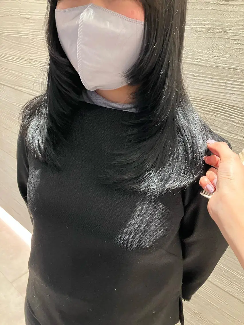 ロング レイヤーカット サキ🤍ハイトーン 🪩レイヤーカットのヘアスタイル