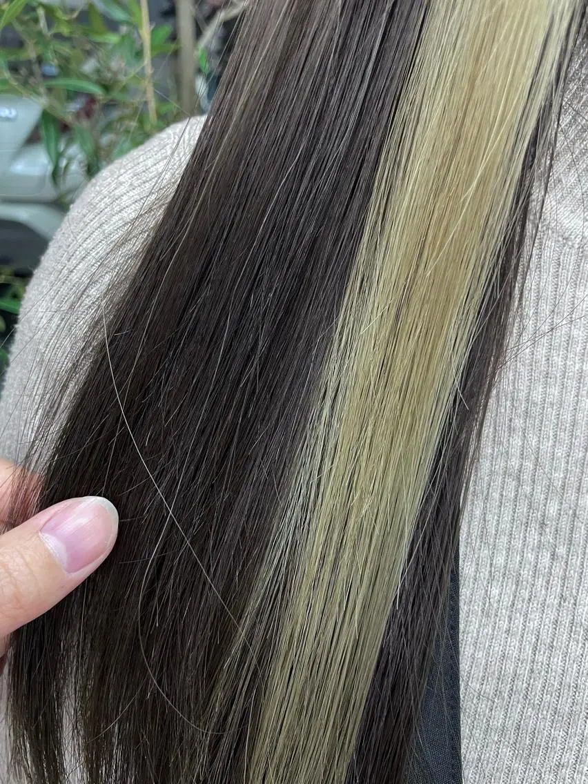 カラー ベージュカラー ブリーチ イヤリングカラー インナーカラー ホワイトベージュ オノ アカネのヘアスタイル