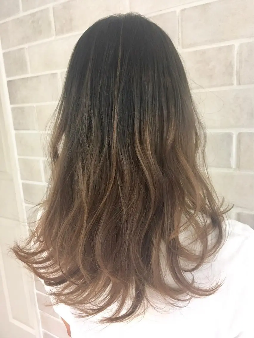セミロング カラー グラデーションカラー 艶髪カラー&ウルフ フルカワ ヒロズミのヘアスタイル