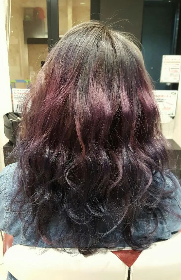 ミディアム カラー ヘアアレンジ ブリーチ グラデーションカラー トリートメント 秋山 幸太のヘアスタイル