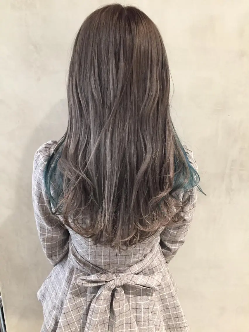 ミディアム カラー アッシュ アッシュグレー ブリーチ ブルーカラー ネイビーカラー ヘアカラー トリートメント 大西 直人のヘアスタイル