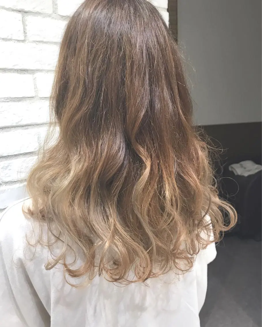 ミディアム カラー ベージュカラー グラデーションカラー Ash 戸田公園店のヘアスタイル