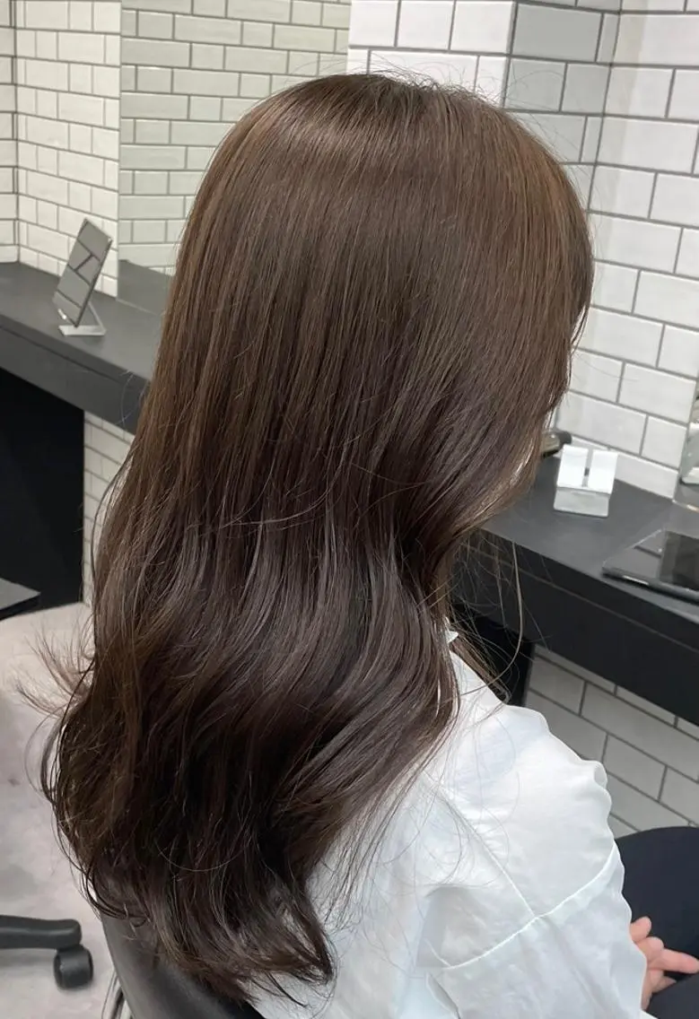 セミロング カラー アッシュ ベージュカラー 透け感カラー✂️ yuuのヘアスタイル