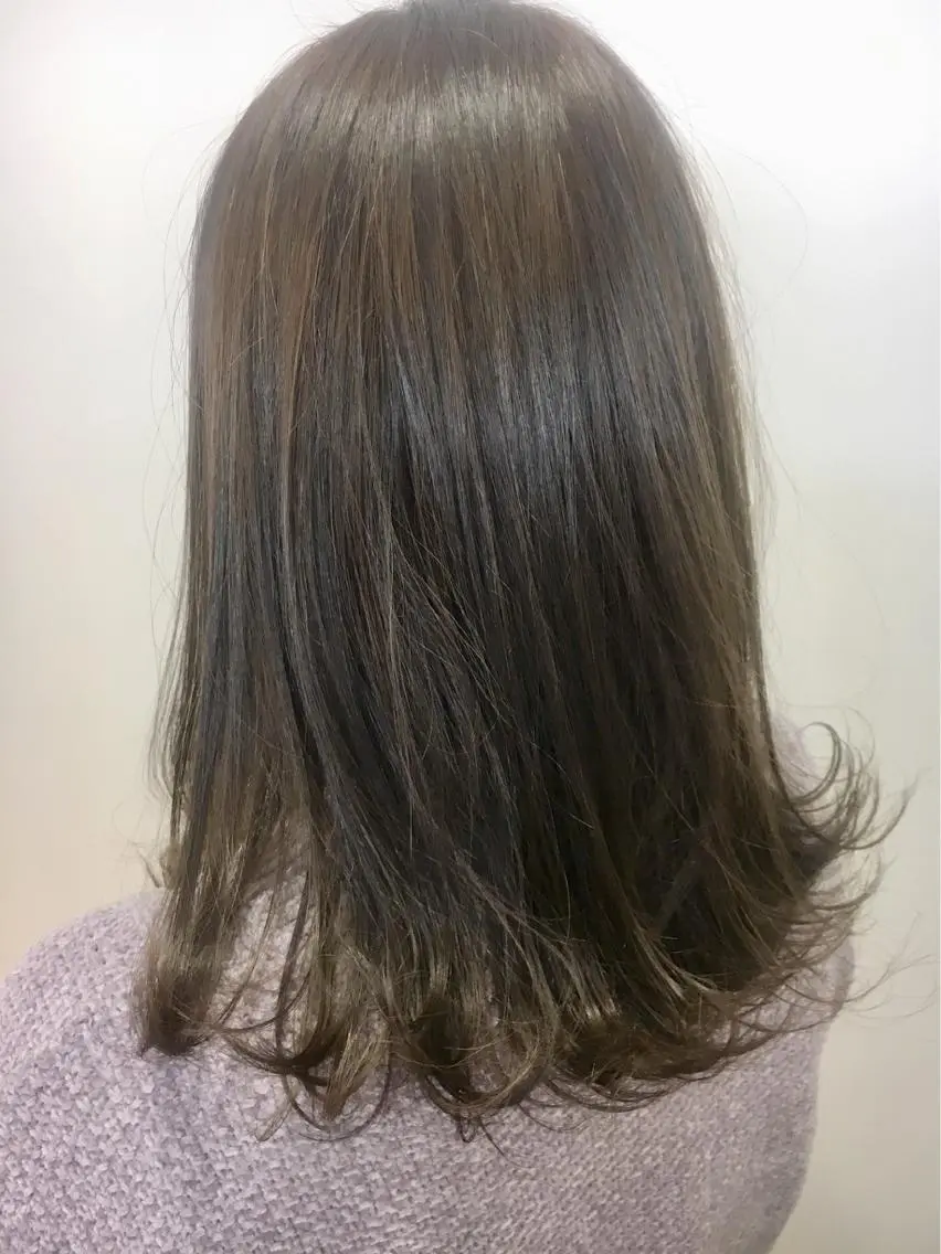 ミディアム カラー アディクシーカラー ブリーチ ブリーチなしカラー シルバー ヘアカラー 永井 大希のヘアスタイル