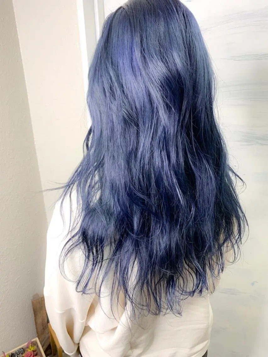 ロング カラー ブリーチ ブルーカラー ヘアカラー エクステ BOX mico.のヘアスタイル