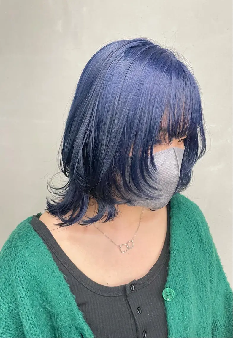 ミディアム カラー ブリーチ ネイビーカラー インナーカラー 推し ブリーチ 髪質改善のヘアスタイル