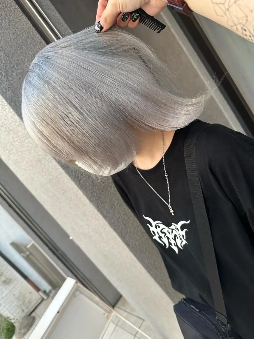 ミディアム カラー アッシュ アッシュグレー アッシュグレージュ バレイヤージュ ミストバング 町田ブリーチNo.1 🌈MANATOのヘアスタイル