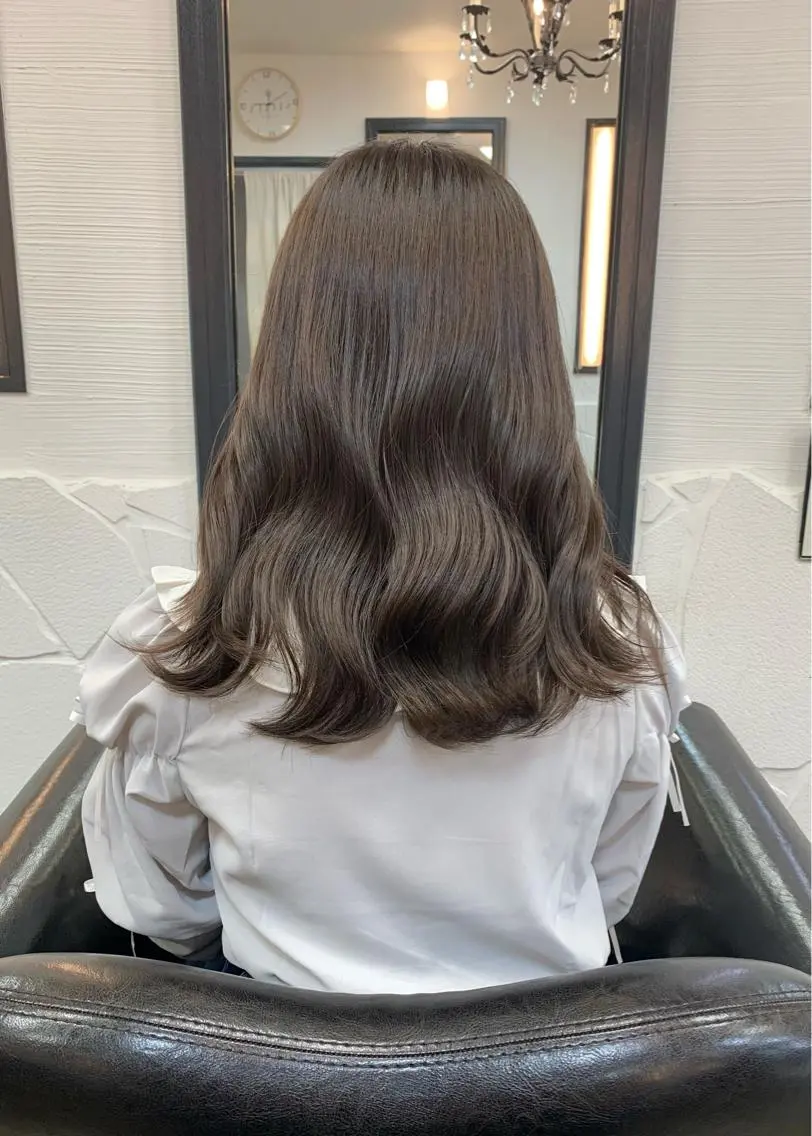 ミディアム カラー ベージュカラー ブリーチ ブリーチなしカラー オリーブベージュ 矢野 晃平のヘアスタイル