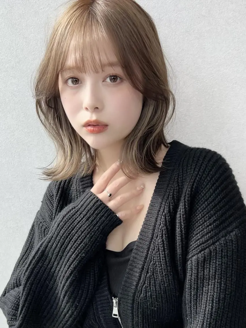 ミディアム カラー 🫧透明感/ツヤ髪/ ベージュ いちご🍓のヘアスタイル