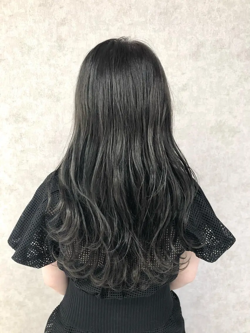 ロング カラー グレージュ ハイライトカラー カーキグレージュ ハイライト カット トリートメント ショート、韓国メンズ ヘアのかつらぎのヘアスタイル