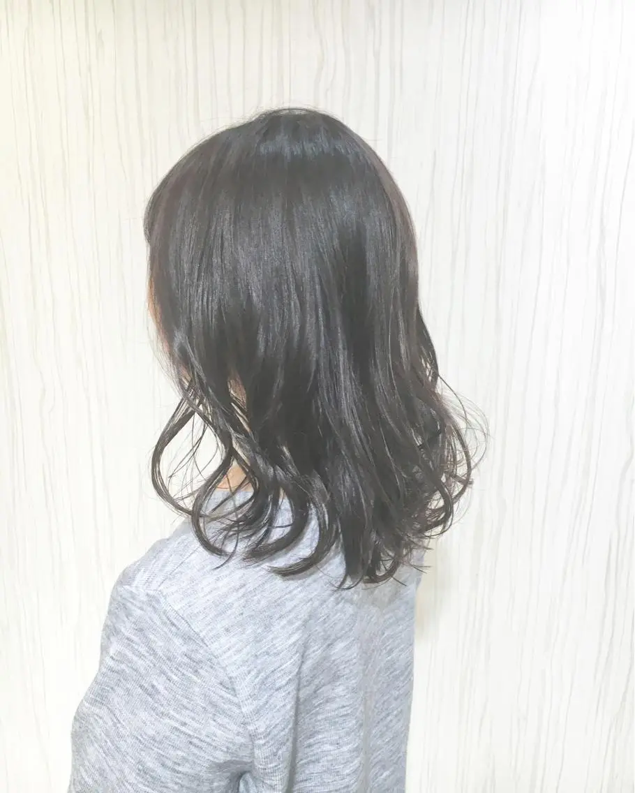 ミディアム セミロング ロング カラー パーマ アッシュ ✨艶髪✨透明感✨ 山内大樹のヘアスタイル