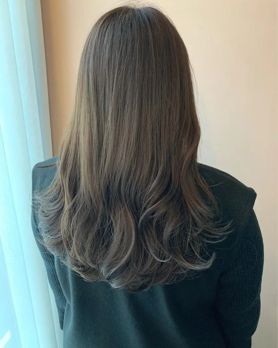 ロング カラー ブリーチ グレージュ ブリーチなしカラー hubhair レイヤー/透明感のヘアスタイル