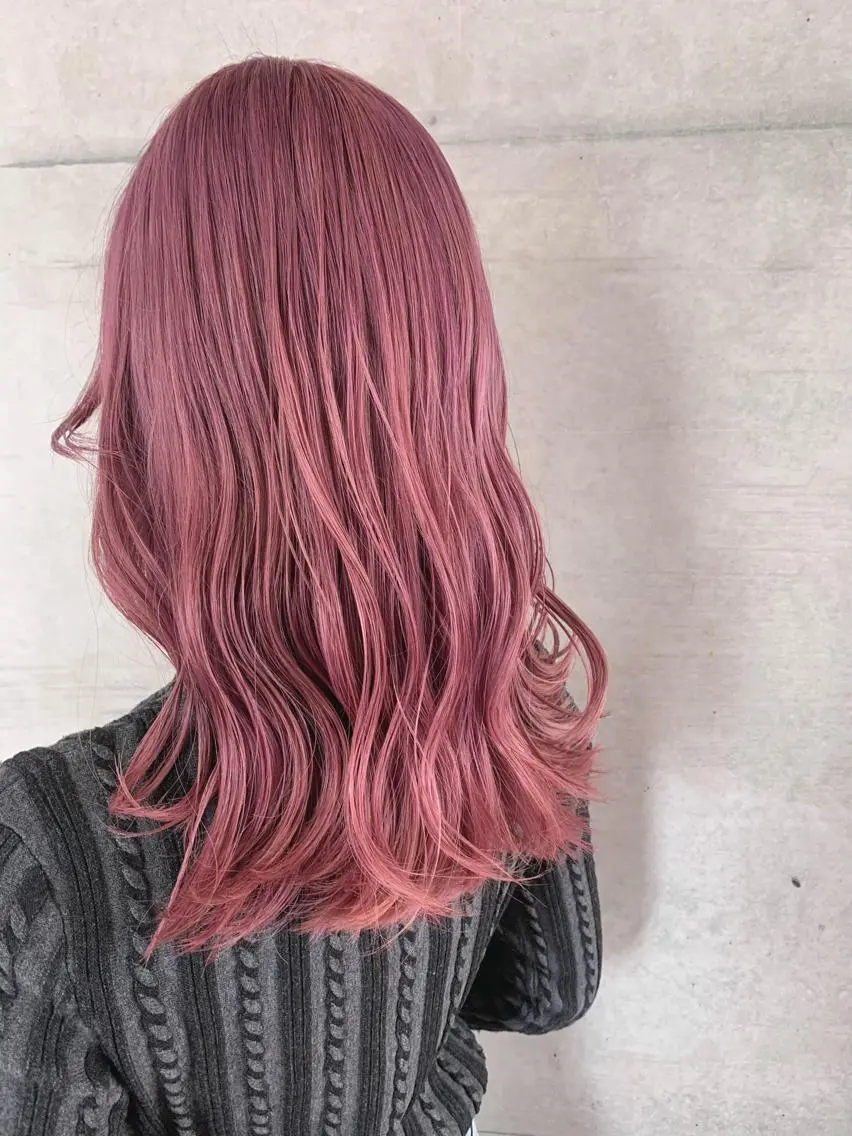セミロング カラー ハイトーンカラー ラベンダーカラー ピンクカラー 西岡 優太のヘアスタイル