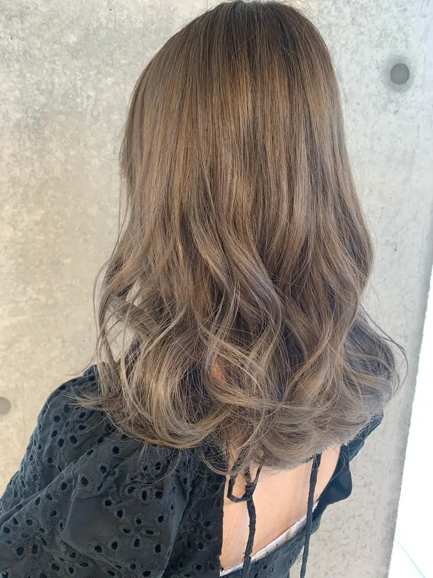 セミロング 梅本 有希のヘアスタイル