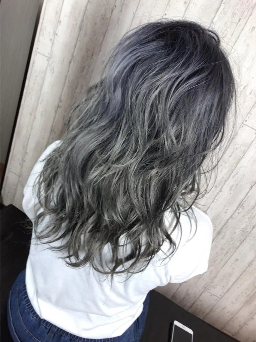 ロング カラー ブルーカラー ブルージュ グラデーションカラー メンズ縮毛矯正 細谷碧海のヘアスタイル