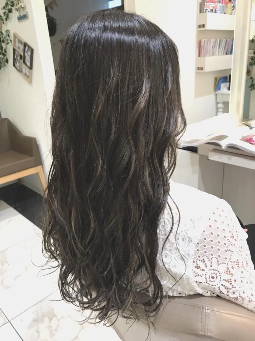 セミロング カラー ブリーチ ケアブリーチ 透明感カラー ダークグレー ダークグレージュ カット ヘアカラー 山崎俊輔/髪質改善 /バレイヤージュのヘアスタイル