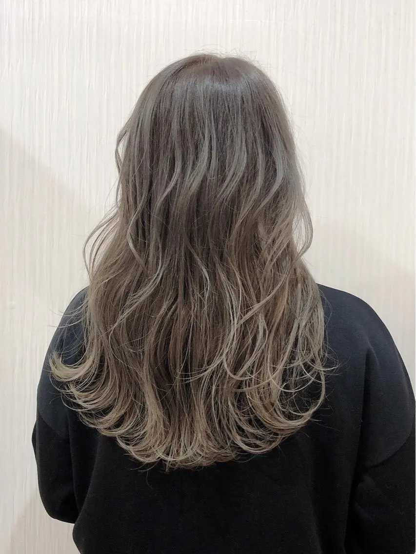 セミロング カット ヘアカラー 若山 敦のヘアスタイル