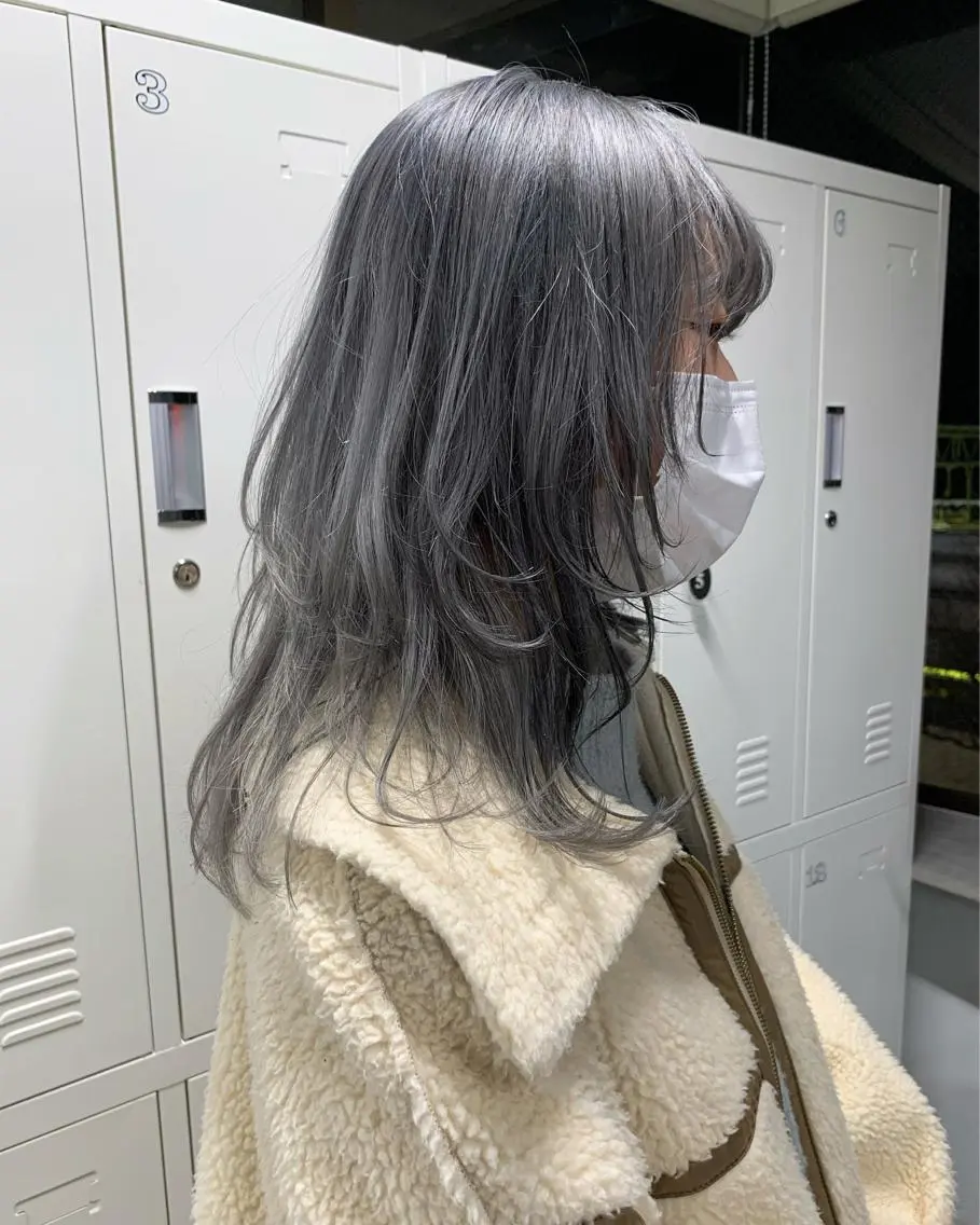 セミロング カラー ブリーチ ケアブリーチ 透明感カラー ハイトーンカラー シルバー 中性ウルフカット ケアブリーチ/ケイトのヘアスタイル