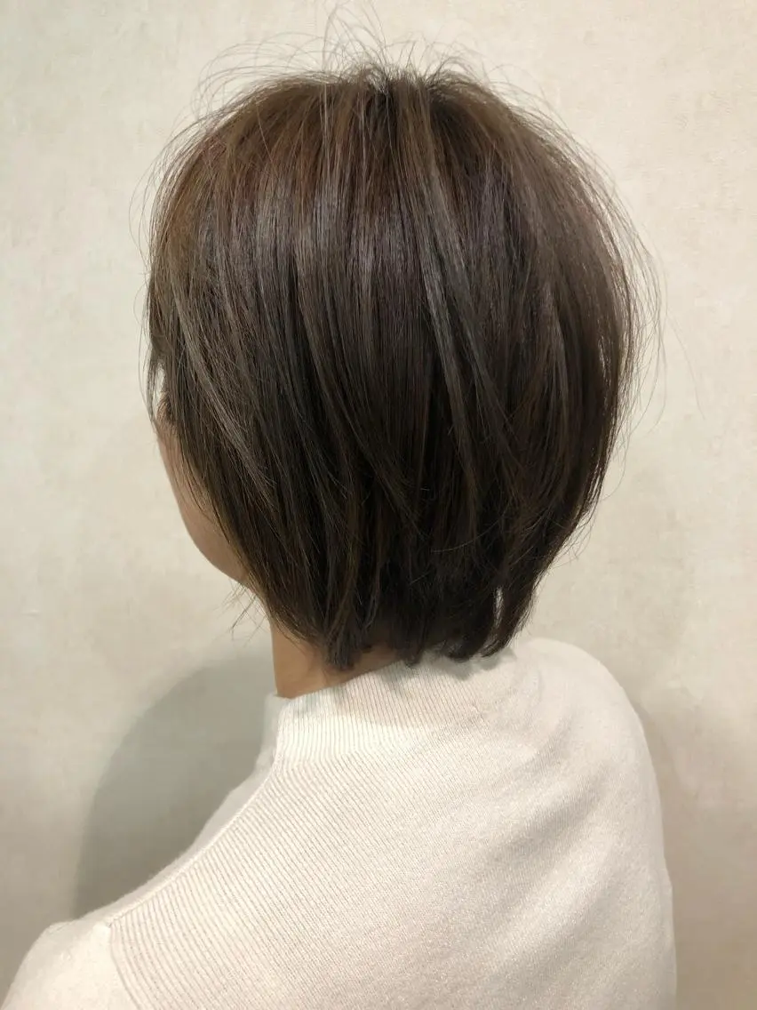 ショート カラー 佐々岡 亮介のヘアスタイル