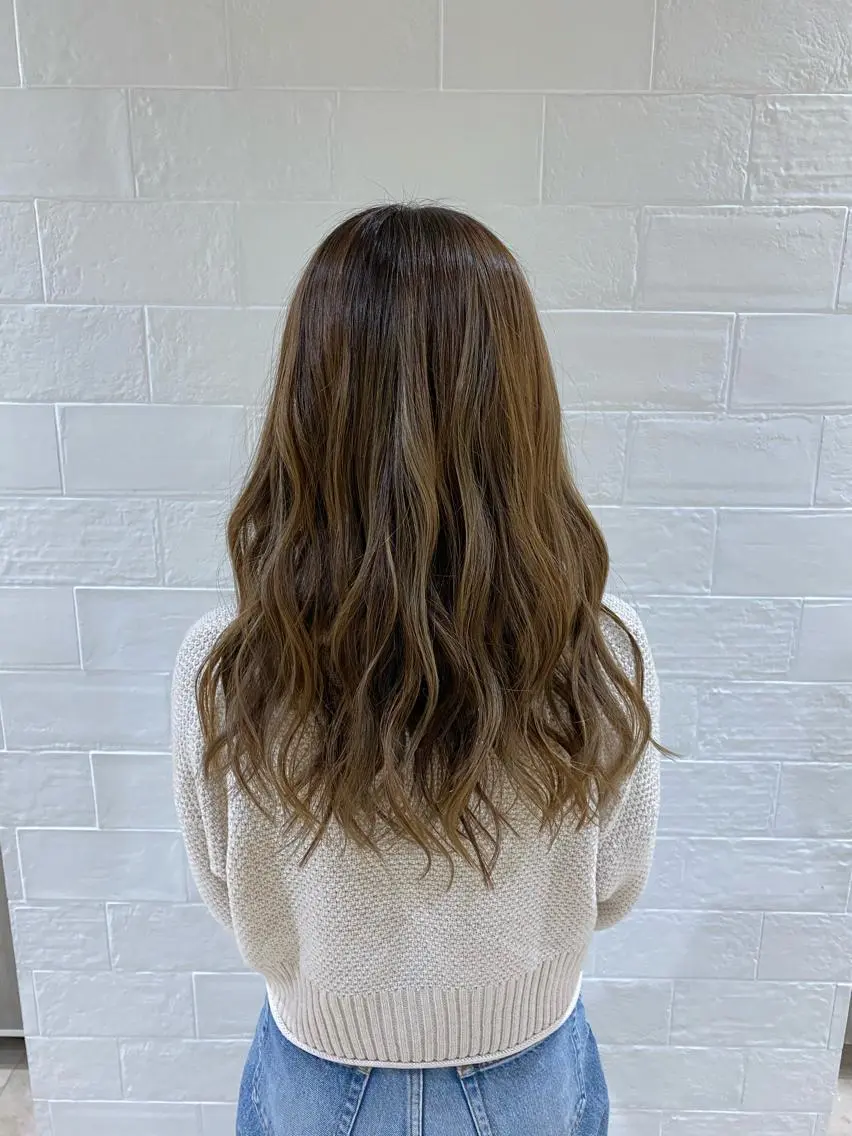 ロング ハイライト 田島 夏奈のヘアスタイル