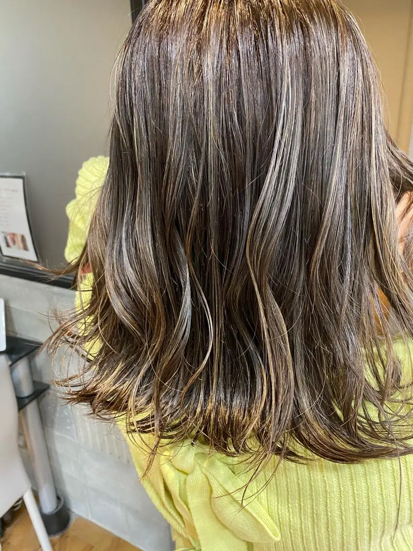 セミロング カラー ヘアアレンジ ハイライトカラー ハイライト 久米 治仁のヘアスタイル