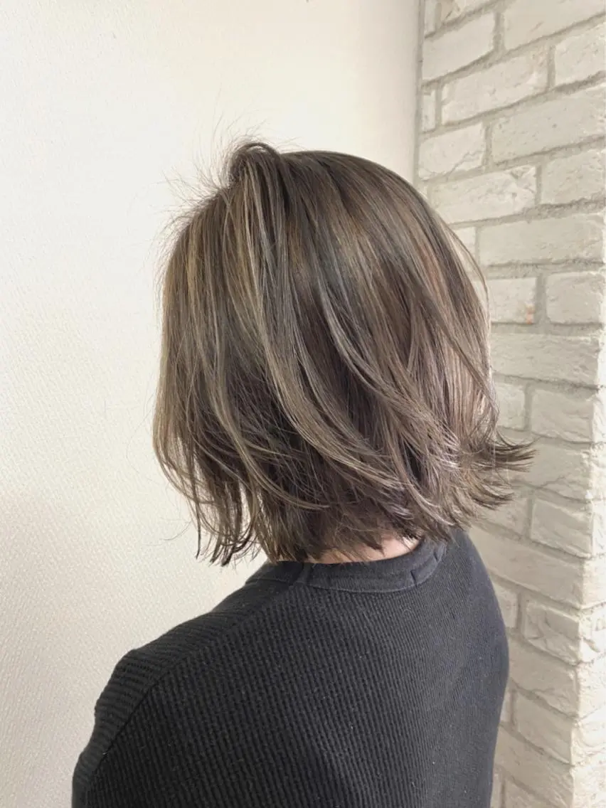 ミディアム 山本 茉希のヘアスタイル