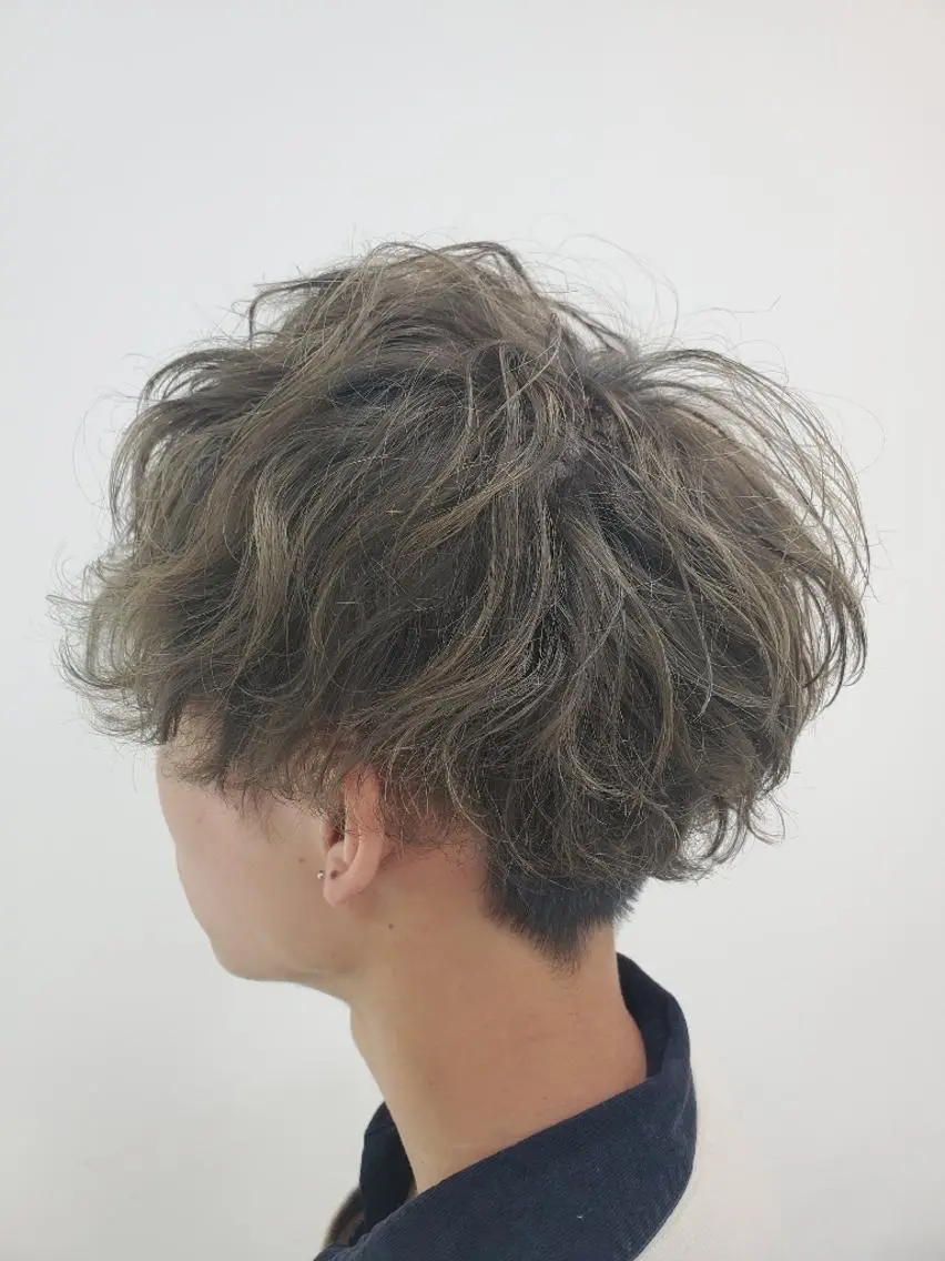 カラー ベージュカラー ミルキーベージュ 倉持 龍歩のヘアスタイル