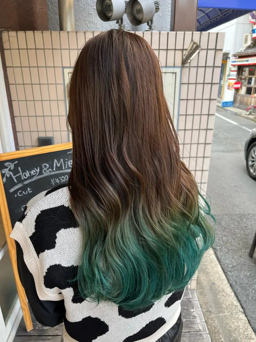 ロング カラー ブリーチ ハイライトカラー ハイライト カット ヘアカラー 西村 有紗のヘアスタイル