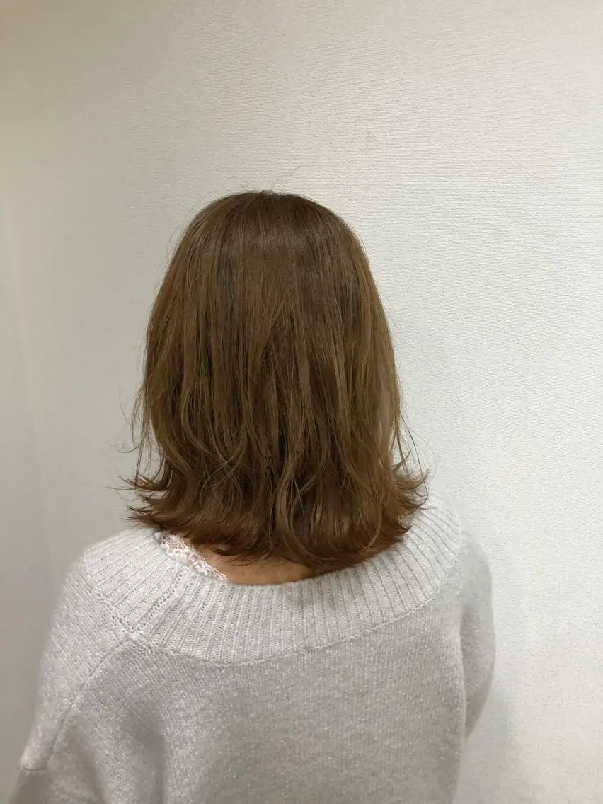 セミロング カラー グレージュ カット ヘアカラー トリートメント ブリーチ特化 梅田本多翔のヘアスタイル