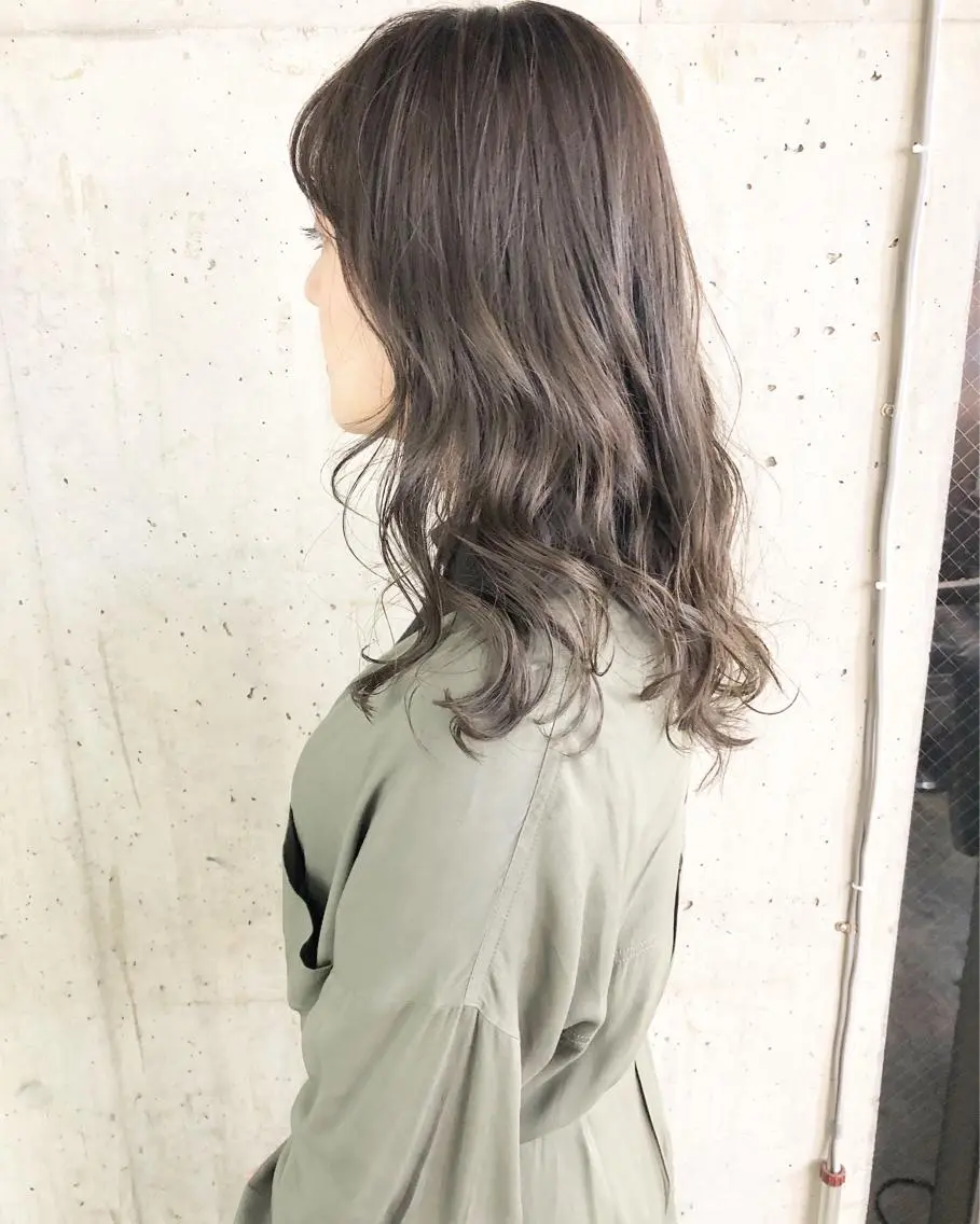 セミロング カラー パーマ ヘアアレンジ メンズ キッズ ネイル マツエク・マツパ アッシュ カット ヘアカラー トリートメント 顔まわりレイヤー× 韓国ヘアオタベシンヤのヘアスタイル