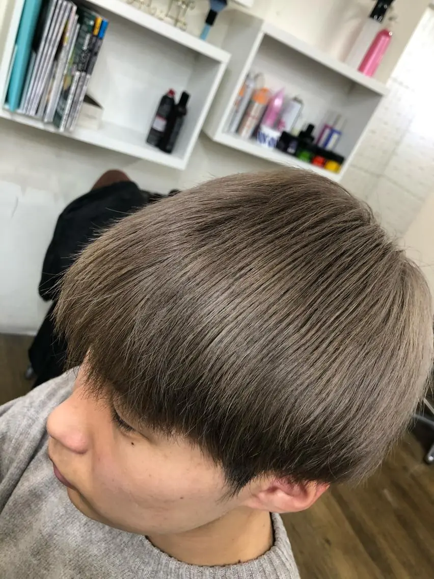 カラー ブリーチ グレージュ 大阪メンズヘアのプロ 高橋 直希のヘアスタイル