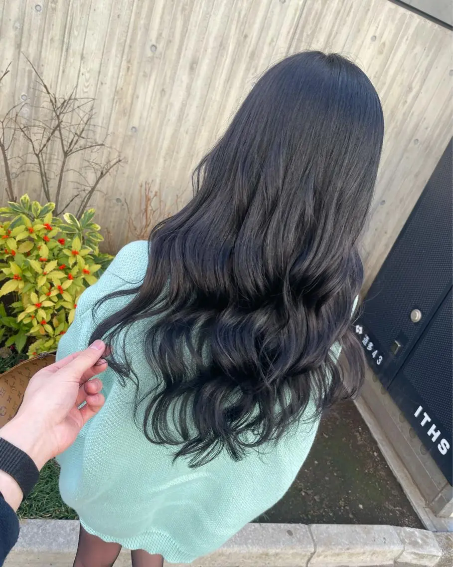 ロング カラー 黒髪 ブルーカラー ブルーブラック 透明感カラー ハイトーンカラー Loob.TOKYO MIYA🌈のヘアスタイル