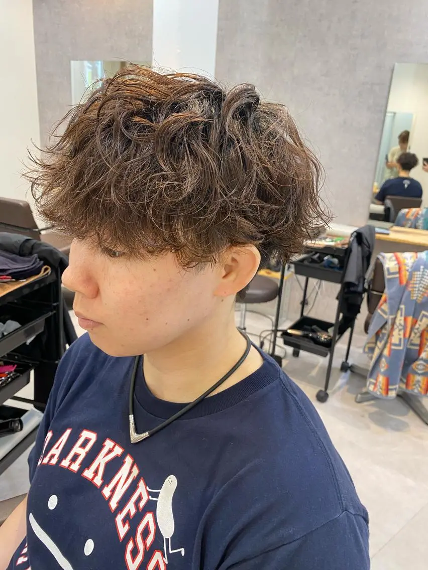 ミディアム パーマ メンズ カット パーマ トリートメント 似合う髪型が 分からない方へのヘアスタイル