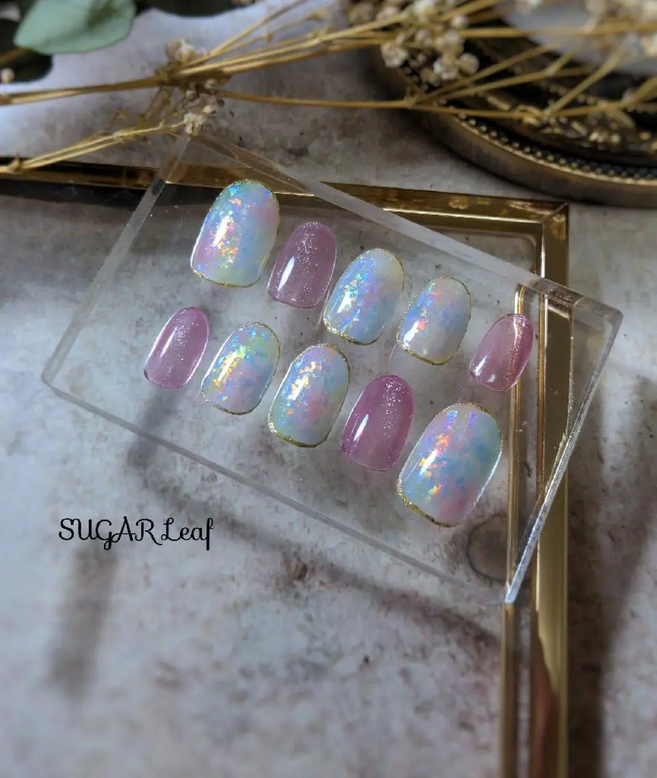 ネイル ホワイト SUGAR Leafのネイルデザイン