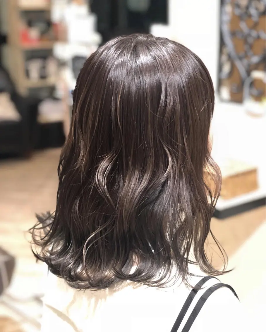 ミディアム カラー ベージュカラー🧸 伊藤なつみのヘアスタイル